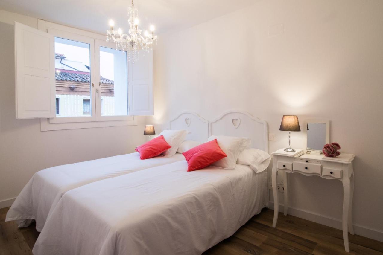 Apartamentos Almada Zaragoza Bagian luar foto