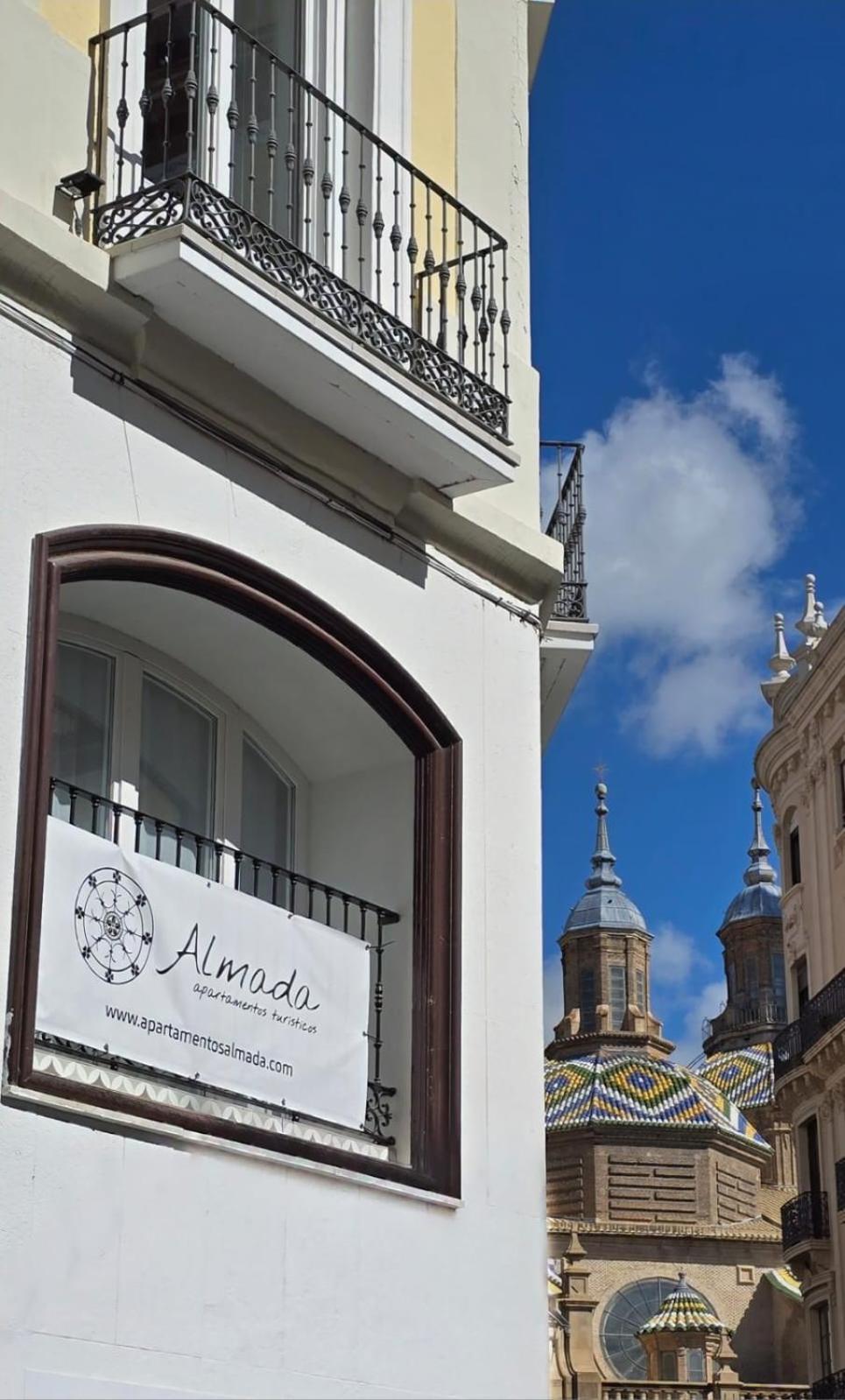 Apartamentos Almada Zaragoza Bagian luar foto
