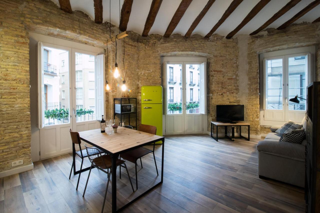 Apartamentos Almada Zaragoza Bagian luar foto