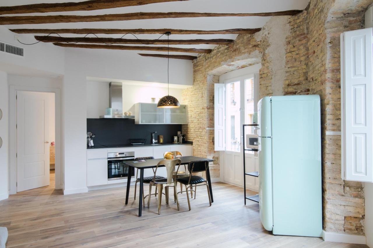 Apartamentos Almada Zaragoza Bagian luar foto