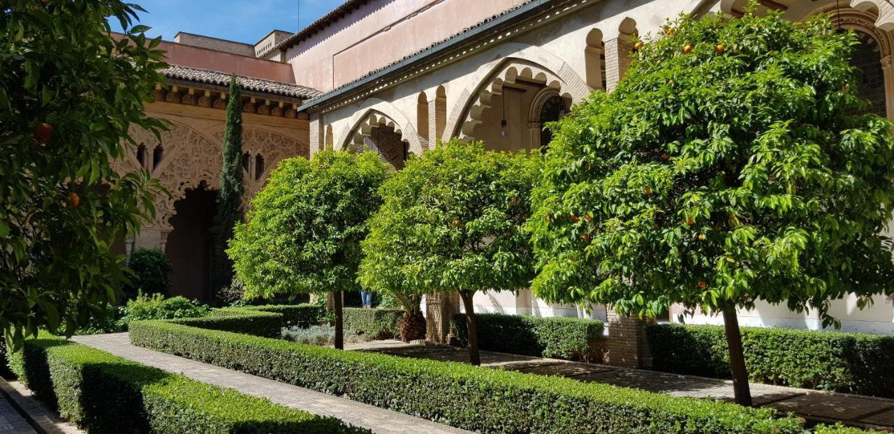 Apartamentos Almada Zaragoza Bagian luar foto